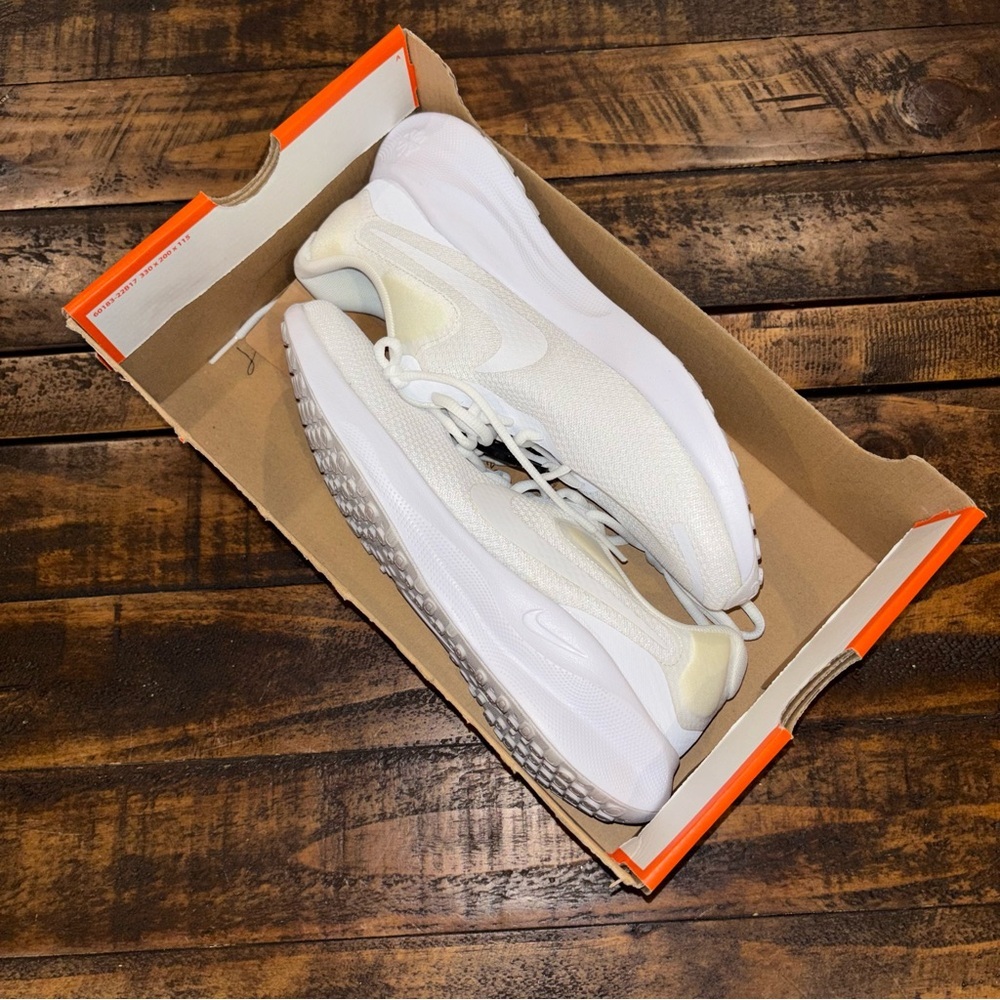 Nike Women’s Revolution 7 Running Shoes - Picture 7 of 8
